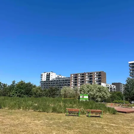 Fully Equipped Apartment, 15 Min To Downtown Leilighet